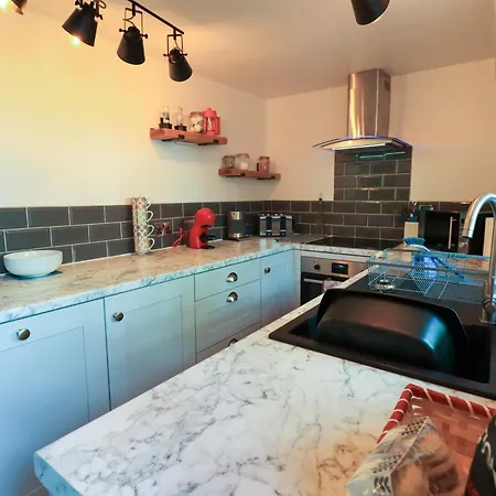 בית נופש Fettlers Cottage, 51 High Street *